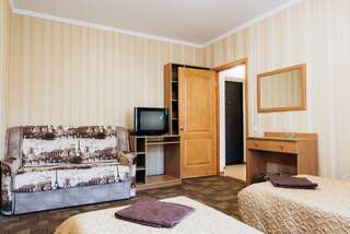 Гостевой дом Алие Бахчисарай Четырехместный номер с душем-2