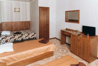 Гостевой дом Алие Бахчисарай Трехместный номер с душем-3