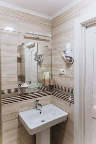 Гостевой дом Алие Бахчисарай Люкс с видом на горы-2