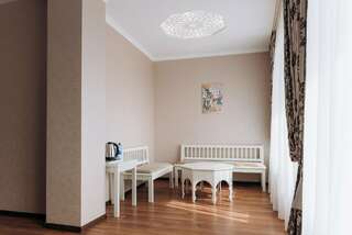 Гостевой дом Алие Бахчисарай Люкс с видом на горы-1