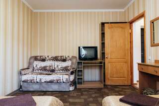 Гостевой дом Алие Бахчисарай Четырехместный номер с душем-6