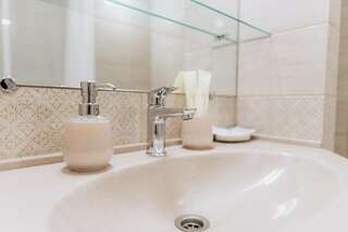 Гостевой дом Алие Бахчисарай Двухместный номер с 1 кроватью и видом на горы-2