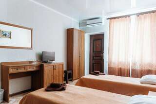 Гостевой дом Алие Бахчисарай Трехместный номер с душем-5