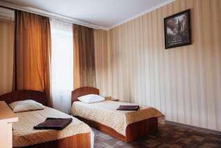 Гостевой дом Алие Бахчисарай Четырехместный номер с душем-8