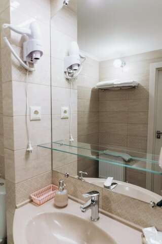 Гостевой дом Алие Бахчисарай Двухместный номер с 1 кроватью и видом на горы-8