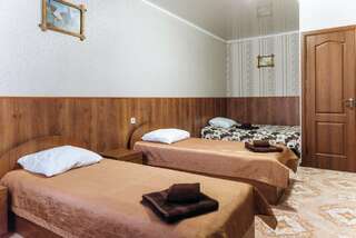 Гостевой дом Алие Бахчисарай Трехместный номер с душем-4